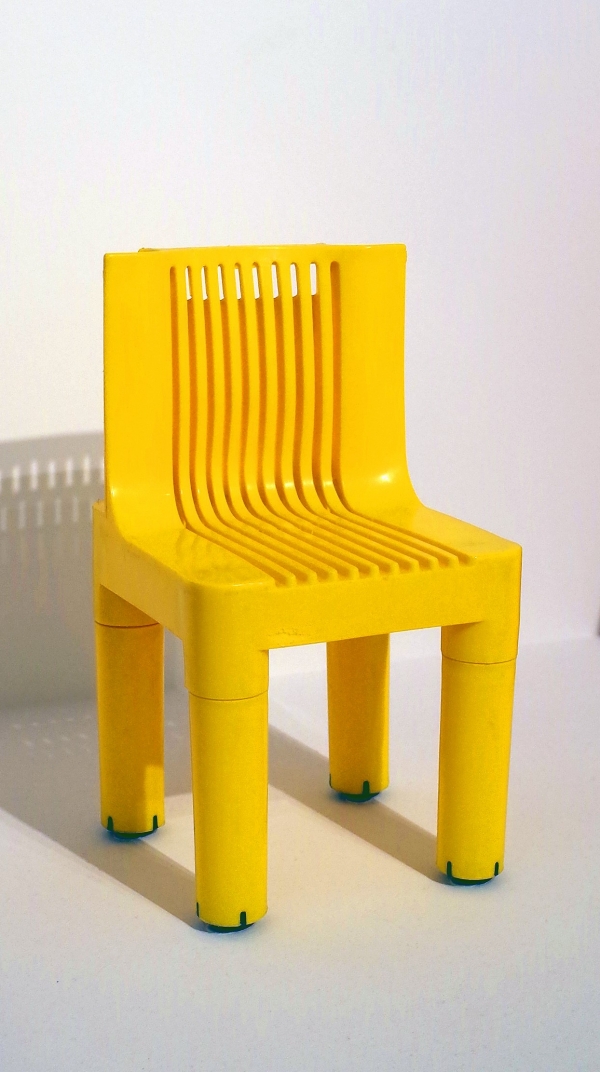 Kinderstuhl aus Kunststoff aus dem Jahr 1964. Entwurf von Richard Sapper und Marco Zanussi. 